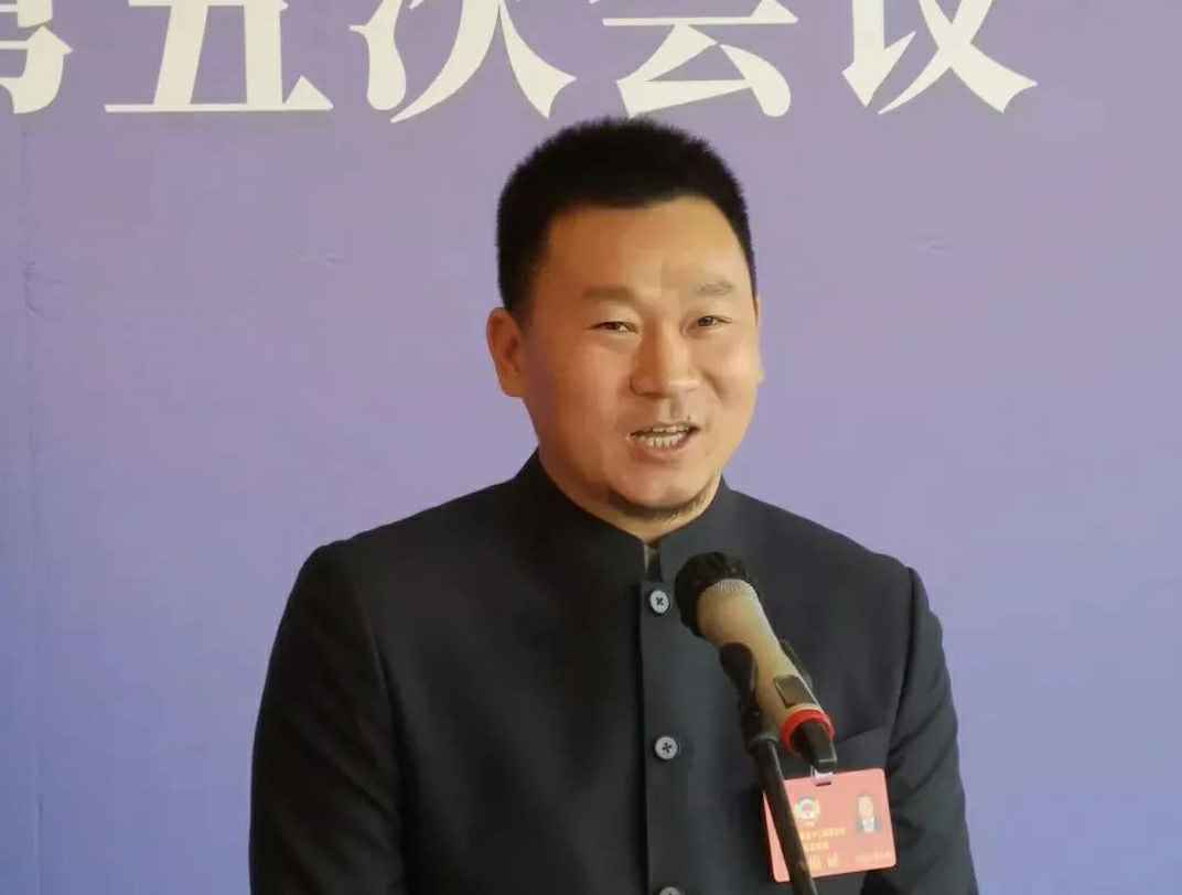 202204221343.jpg 为进一步展示市政协团结、民主、开放、自信的形象,向市民和网友展示政协委员的履职风采,中山市政协十二届五次会议在2月4日上午开幕前开设“委员通道”,市政协委员、凯发首页官网登录-凯发(中国)公司总经理陈朝阳走进“委员通道”,回应社会关切的问题。他就如何做好城市应急管理规划的问题进行发言,并回答记者提问。.jpg